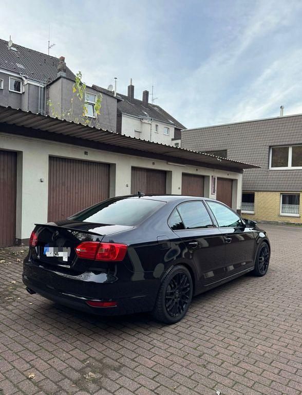 Gebraucht VW Jetta Highline 140 PS (102 kW) 2012 Schwarz Limousine