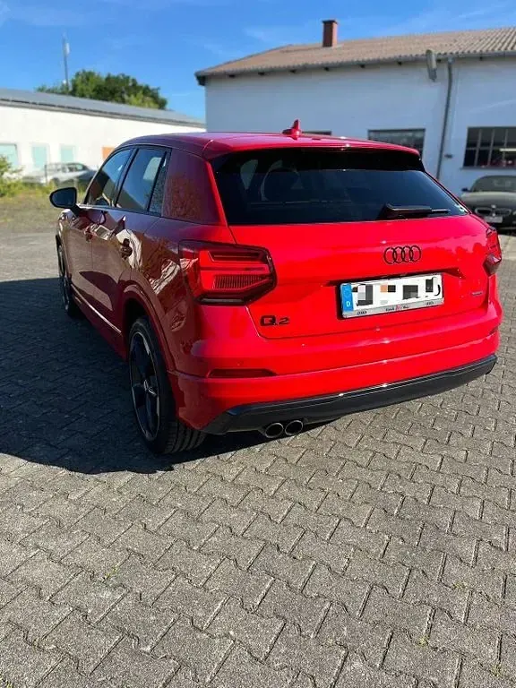 Gebraucht Audi Q2 Ambiente 200 PS (147 kW) 2018 Rot SUV