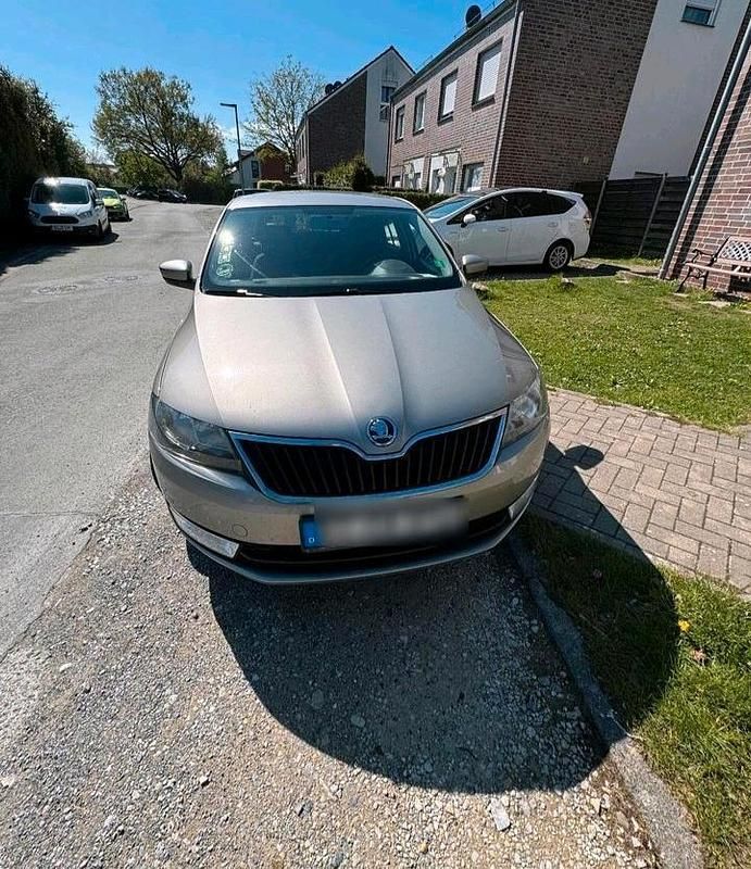 Grau Gebraucht 2014 Skoda Rapid Kombi | 3.500 € (Fairer Preis) - Bild 1/4