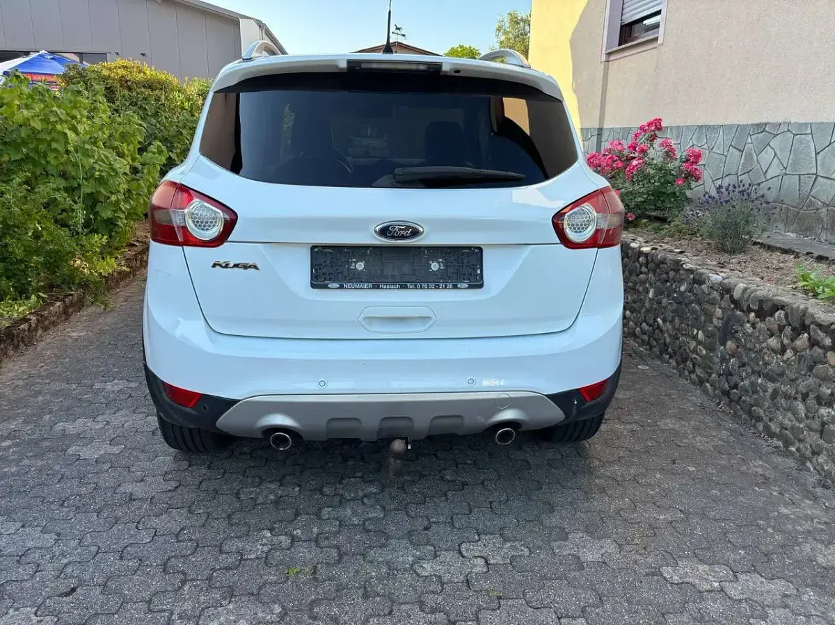 Gebraucht Ford Kuga S 140 PS (102 kW) 2011 Frostweiß SUV