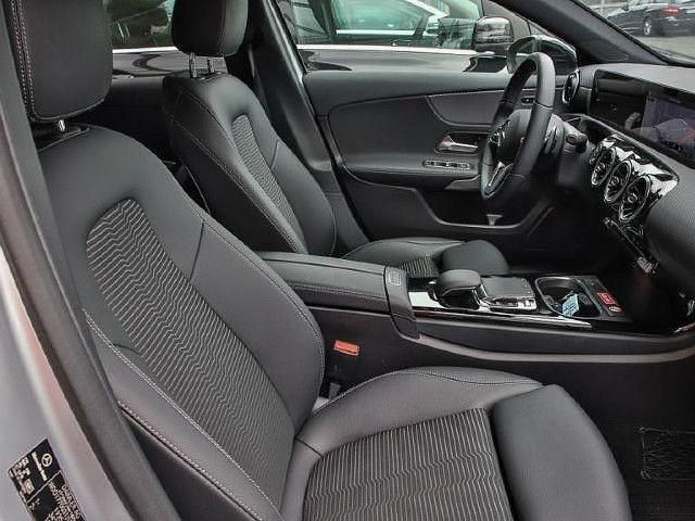 Gebraucht Mercedes A180 Progressive 116 PS (85 kW) 2019 Silber Kleinwagen