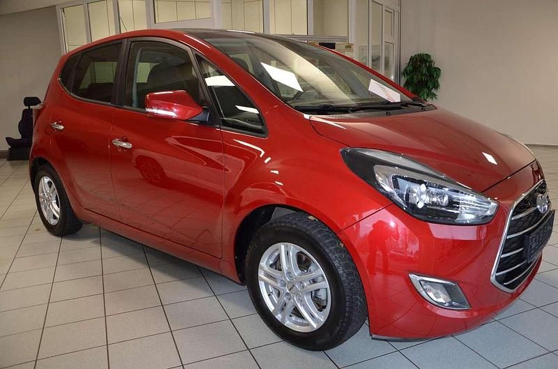 Fiery red metalllic Gebraucht 2016 Hyundai ix20 Kleinwagen | 12.950 € (Fairer Preis) - Bild 1/4