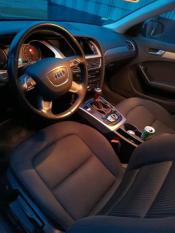 Second-hand Audi A4 Attraction 143 CP (105 kW) 2012 Albastru Break