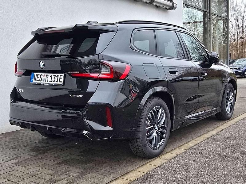 Gebraucht BMW iX1 230 kW (313 PS) 2026 Saphirschwarz metallic SUV