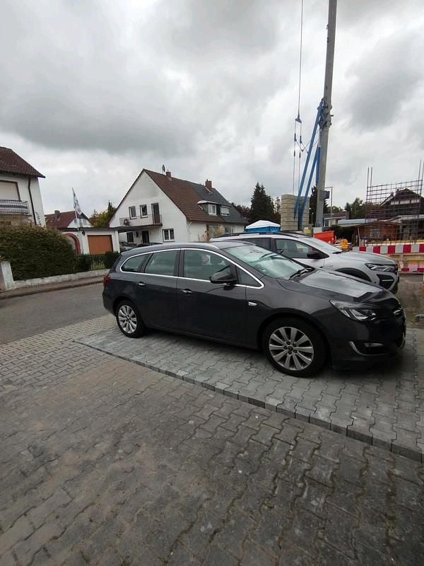 Grau Gebraucht 2013 Opel Astra Kombi | 3.000 € (Superpreis) - Bild 1/4