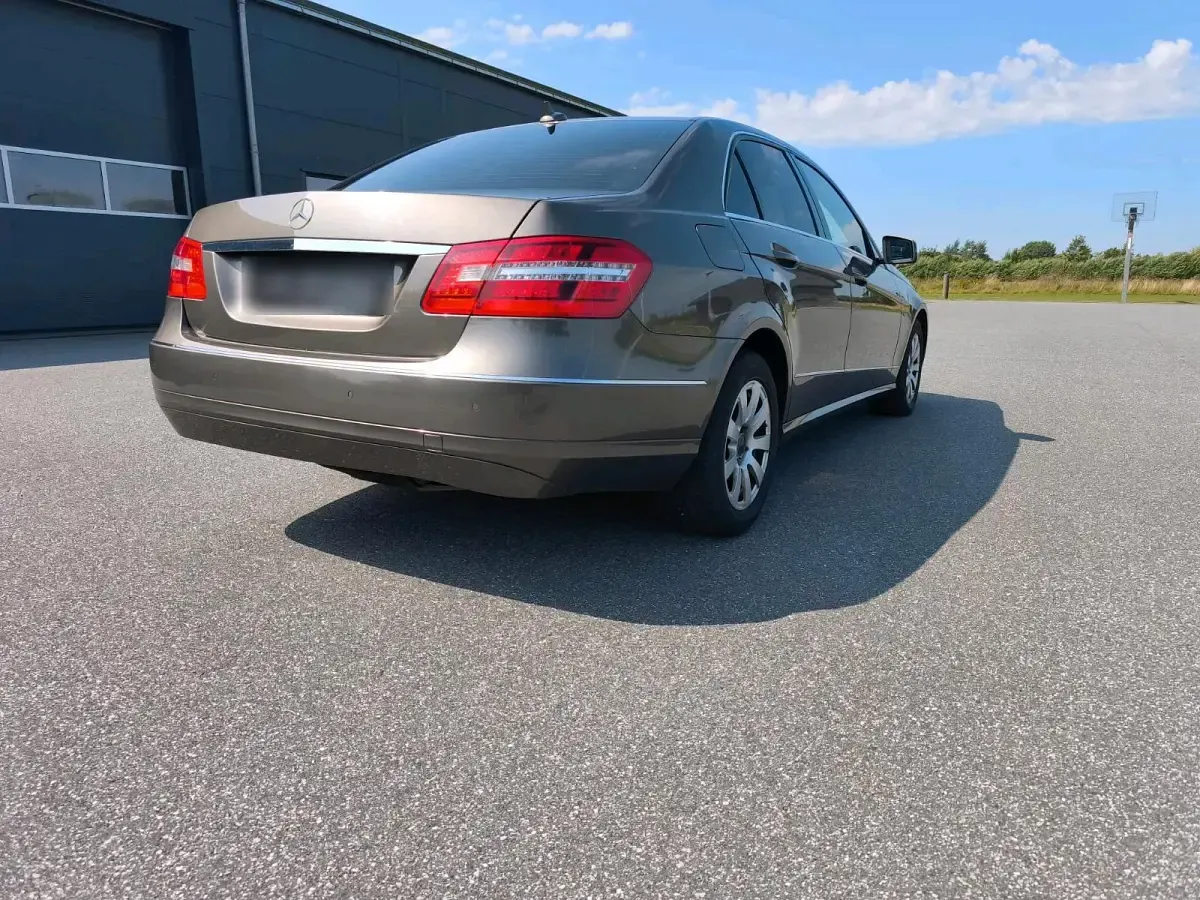 Gebraucht Mercedes E220 170 PS (125 kW) 2013 Braun Limousine