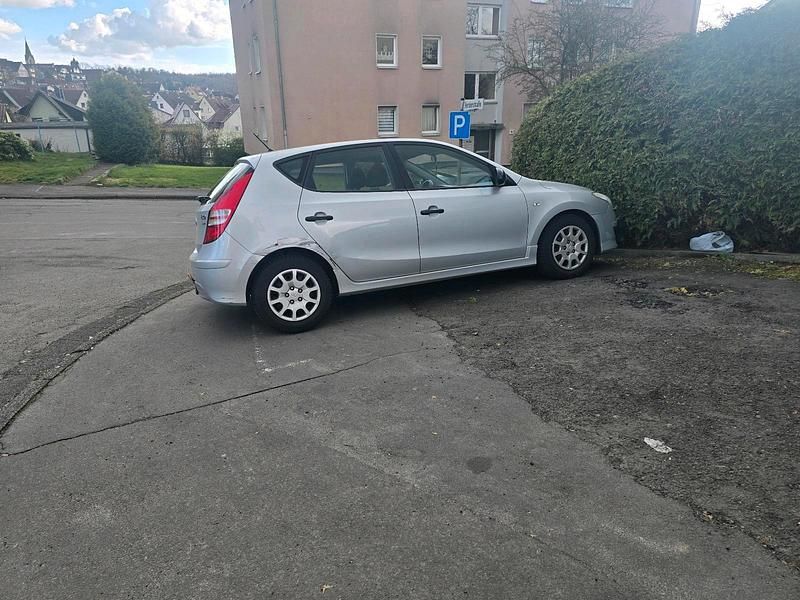 Gebraucht Hyundai i30 130 PS (95 kW) 2011 Silber Kombi