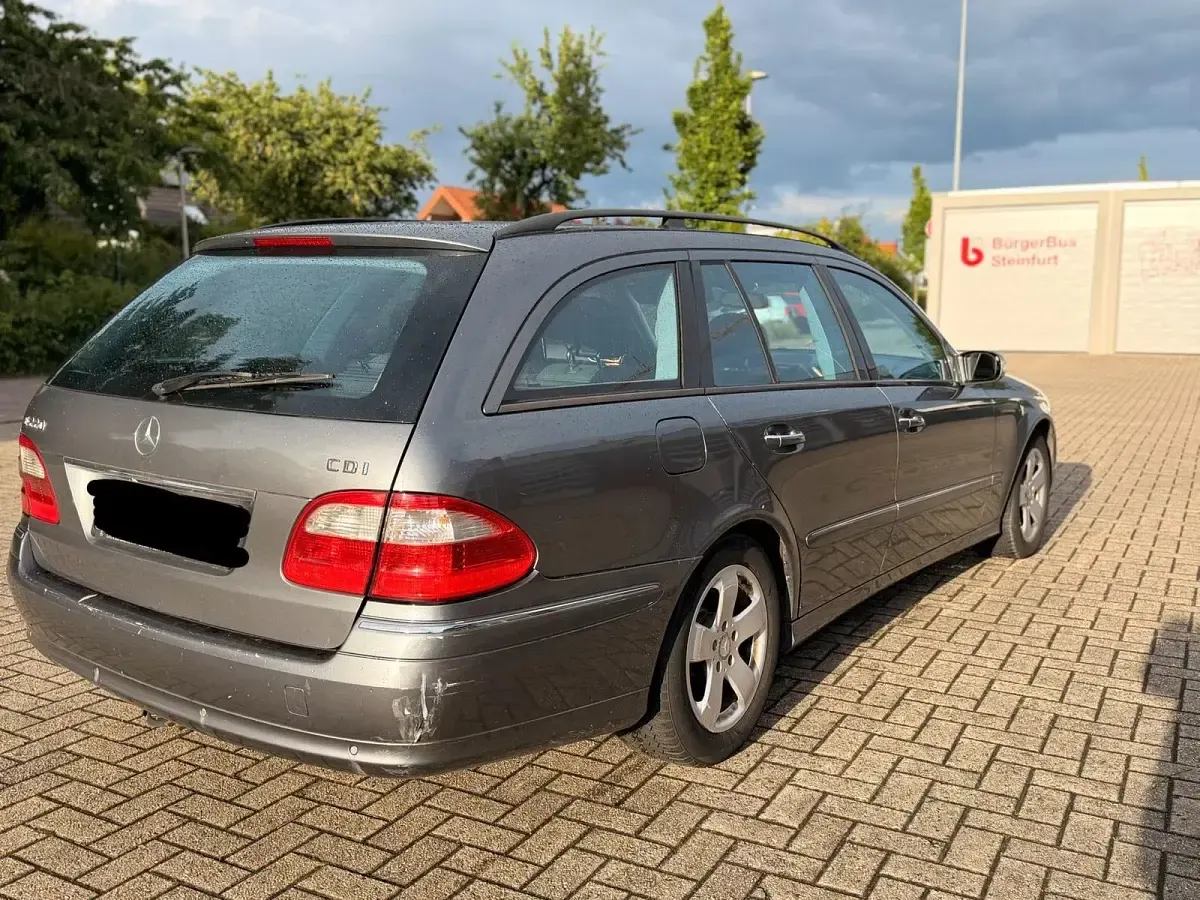 Gebraucht Mercedes E220 150 PS (110 kW) 2004 Blau Kombi