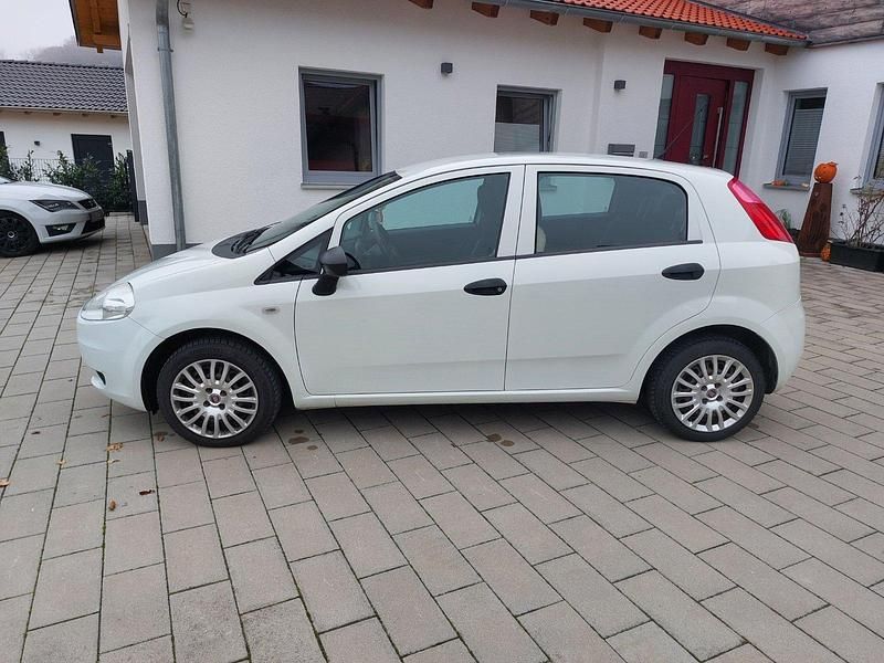 Gebraucht Fiat Punto 75 PS (55 kW) 2013 Weiß Kleinwagen