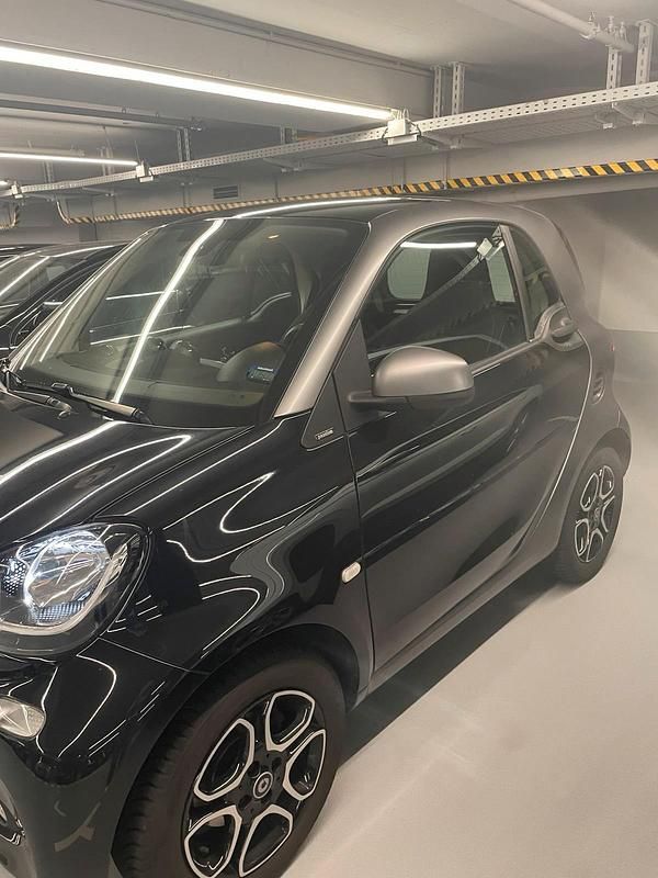 Schwarz Gebraucht 2016 Smart ForTwo Coupé Basis Coupé | 10.700 € (Guter Preis) - Bild 1/4