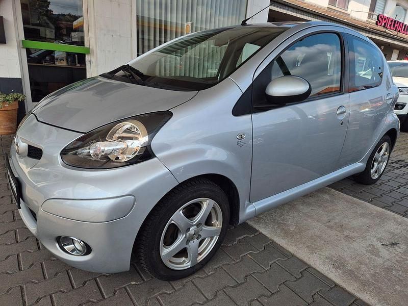 Silber Gebraucht 2009 Toyota Aygo Cool Kleinwagen | 3.700 € (Etwas zu teuer) - Bild 1/4