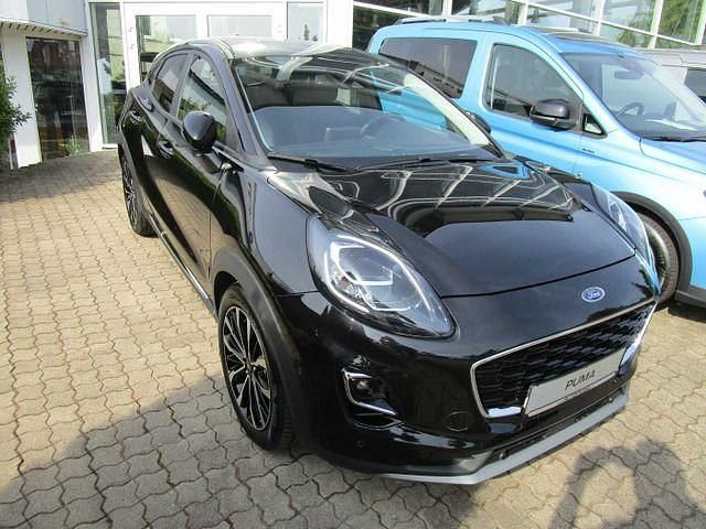 Agate black (metallic) Gebraucht 2024 Ford Puma Gen-E Titanium SUV | 25.490 € - Bild 1/4