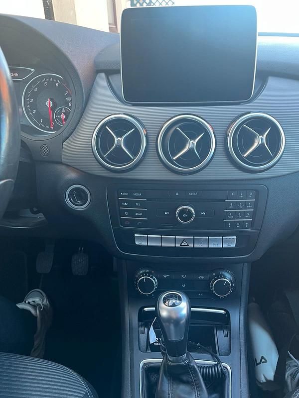 Gebraucht Mercedes B180 2015 Schwarz Van / Kleinbus