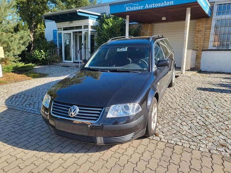 Black magic perleffekt Gebraucht 2001 VW Passat Comfortline Kombi | 999 € (Guter Preis) - Bild 1/3