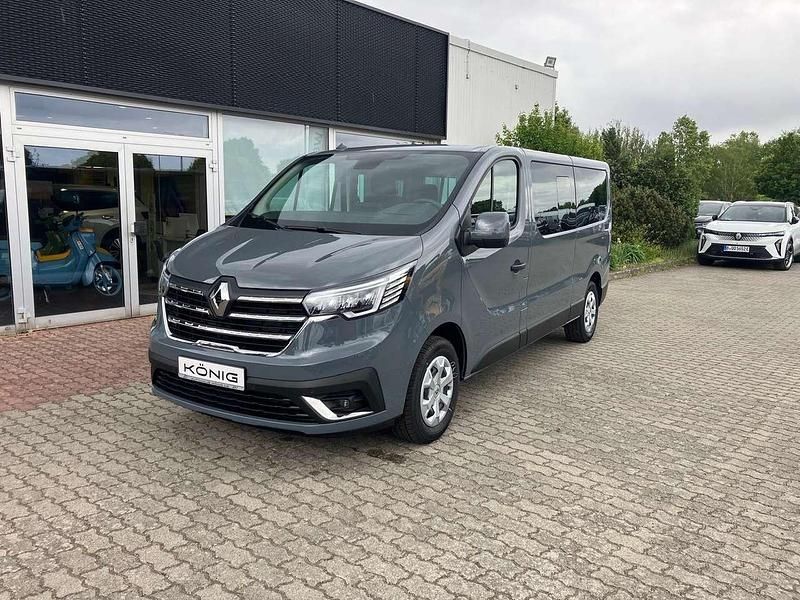 Schiefergrau Gebraucht 2024 Renault Trafic Life Van | 40.598 € (Teuer) - Bild 1/4