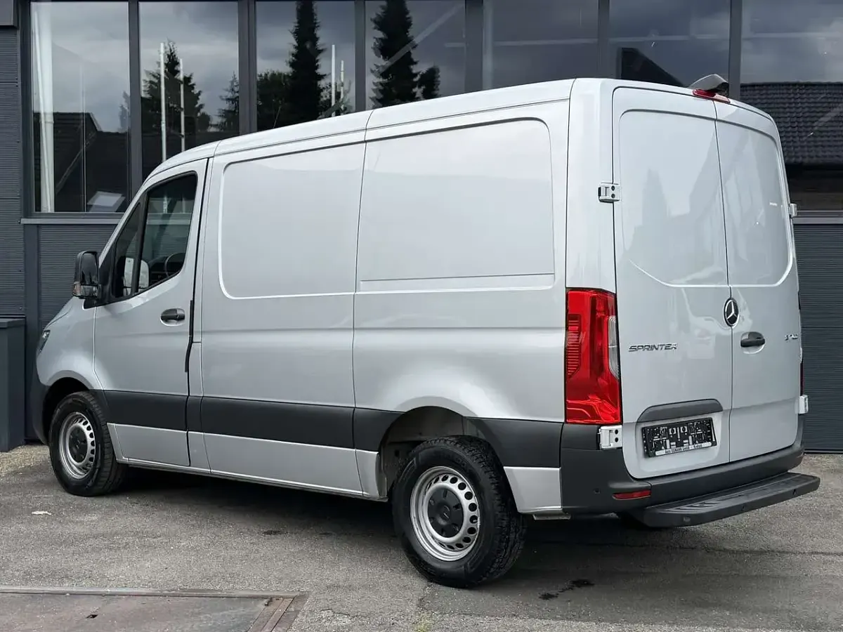 Gebraucht Mercedes Sprinter 170 PS (125 kW) 2022 Lackfarbe iridiumsilber mb 977 Van