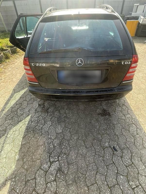 Gebraucht Mercedes 220 Avantgarde 150 PS (110 kW) 2004 Schwarz Kombi