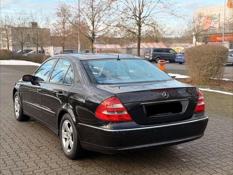 Gebraucht Mercedes E280 Avantgarde 177 PS (130 kW) 2004 Schwarz Limousine