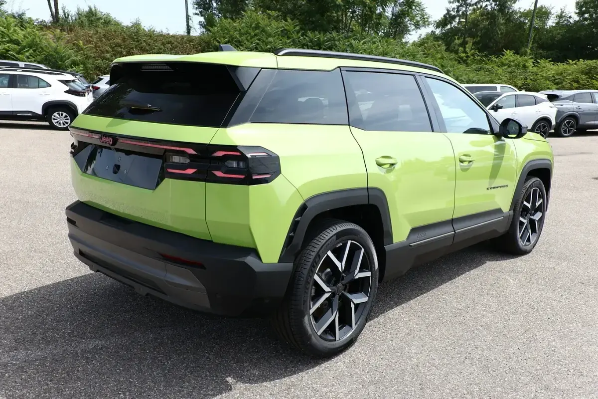 Neu Jeep Compass 156 kW (213 PS) 2026 Grün metallic SUV