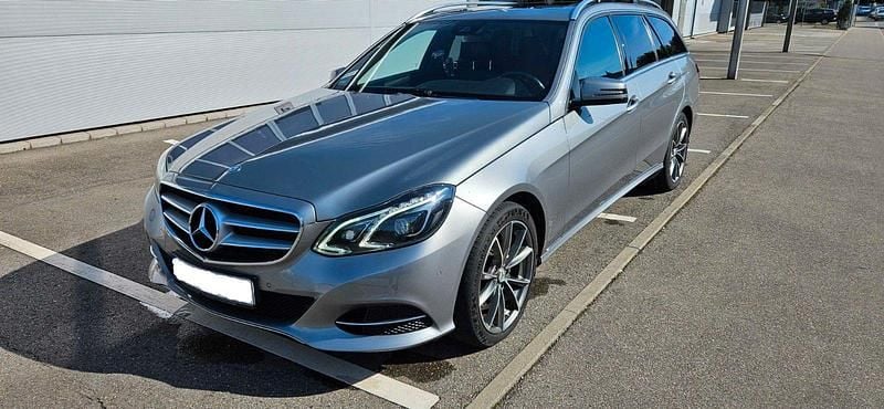 Grau Gebraucht 2013 Mercedes E300 Avantgarde Kombi | 11.999 € (Guter Preis) - Bild 1/4