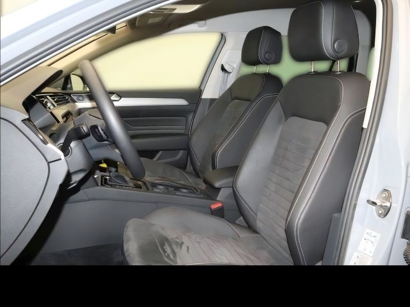 Gebraucht VW Passat Elegance 150 PS (110 kW) 2023 Grau Kombi