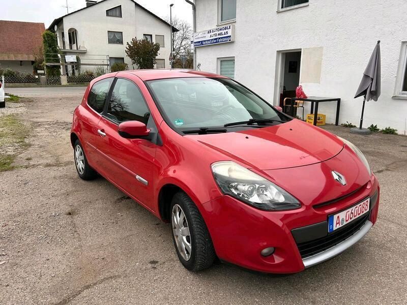 Rot Gebraucht 2009 Renault Clio II Dynamique Limousine | 3.400 € (Etwas zu teuer) - Bild 1/4