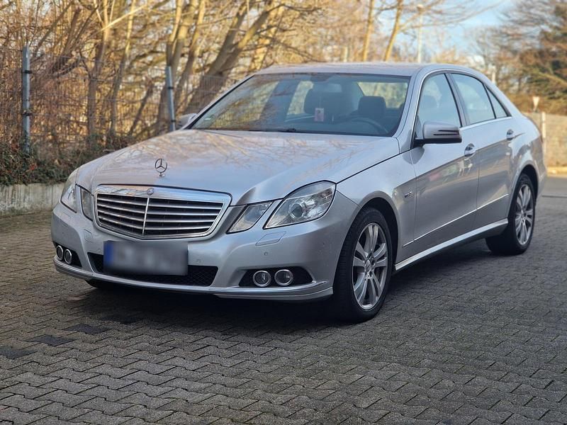 Gebraucht Mercedes E300 231 PS (169 kW) 2011 Silber Limousine