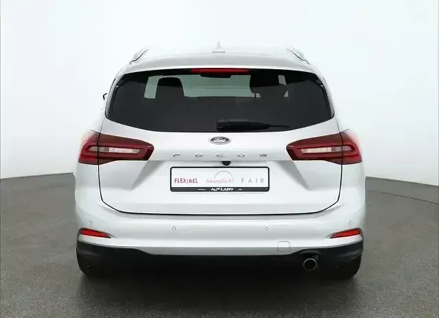 Używany Ford Focus Titanium X 120 KM (88 kW) 2023 Srebrny Kombi