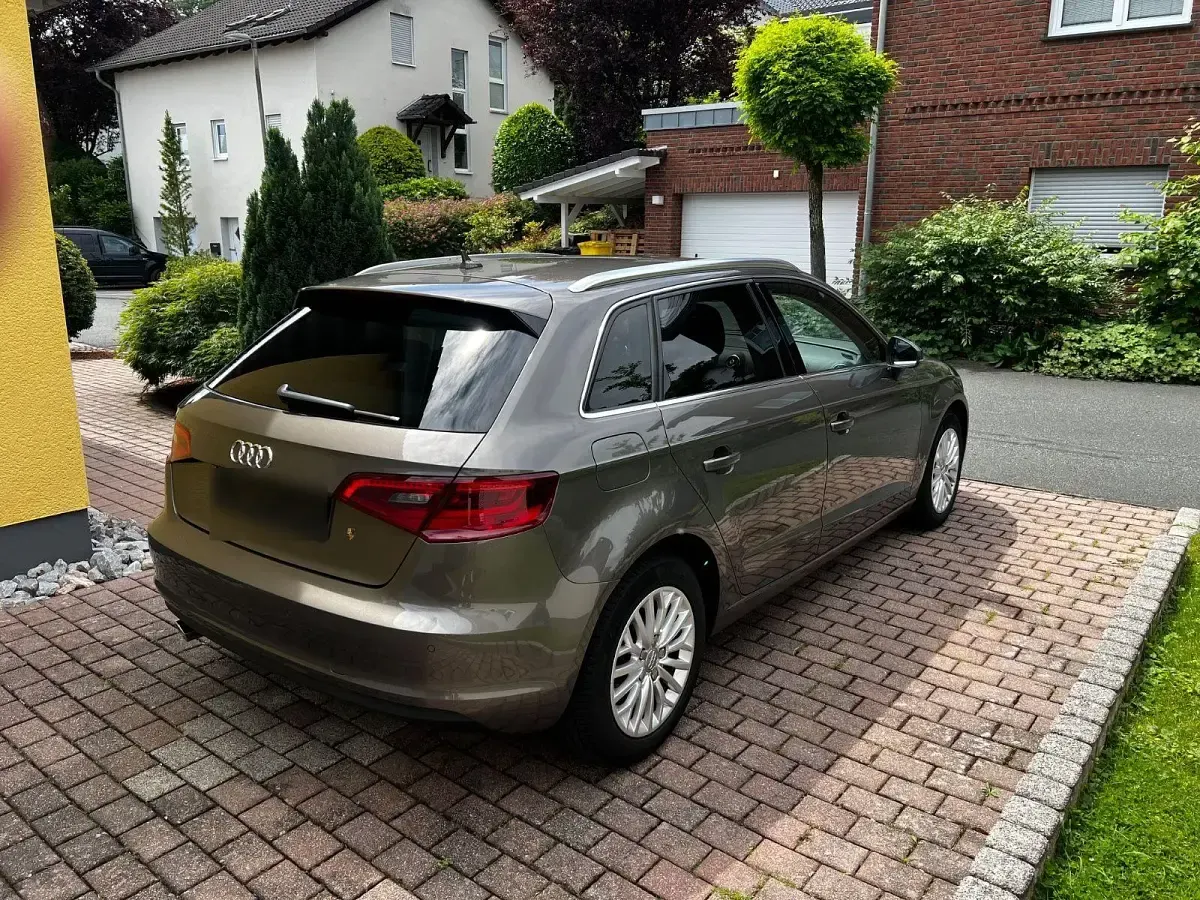 Gebraucht Audi A3 Ambiente 110 PS (80 kW) 2016 Beige Limousine
