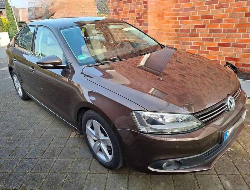 Gebraucht VW Jetta Comfortline 105 PS (77 kW) 2011 Braun Limousine