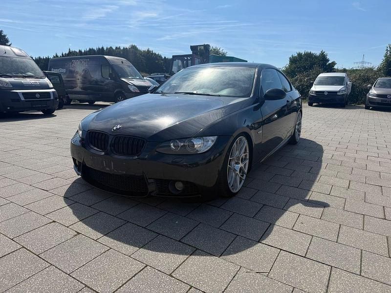 Schwarz Gebraucht 2008 BMW 335 Comfort Edition Coupé | 11.490 € (Superpreis) - Bild 1/4