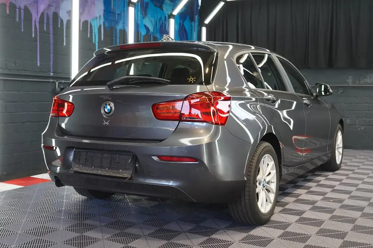 Gebraucht BMW 118 Advantage 136 PS (100 kW) 2015 Grau Kleinwagen