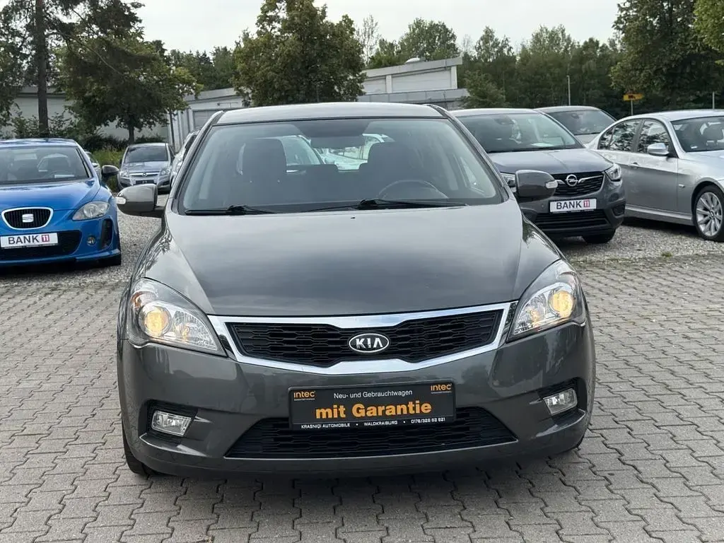 Gebraucht Kia Ceed Vision 116 PS (85 kW) 2011 Grau Kleinwagen