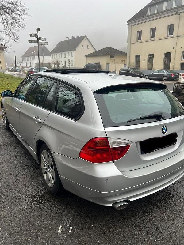 Gebraucht BMW 320 177 PS (130 kW) 2007 Silber Kombi