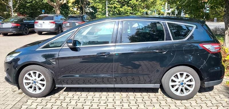 Gebraucht Ford S-MAX Titanium 150 PS (110 kW) 2016 Schwarz Van / Kleinbus