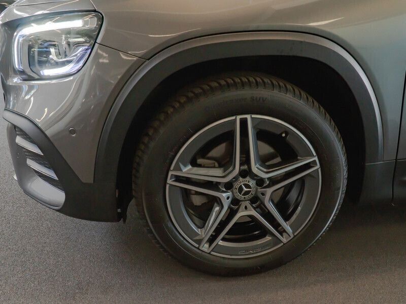Gebraucht Mercedes GLB200 AMG 163 PS (119 kW) 2023 Metalliclack mountaingrau SUV