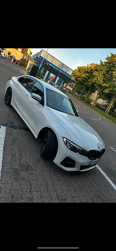 Weiß Gebraucht 2021 BMW 320 M Sport Limousine | 29.000 € (Fairer Preis) - Bild 1/4