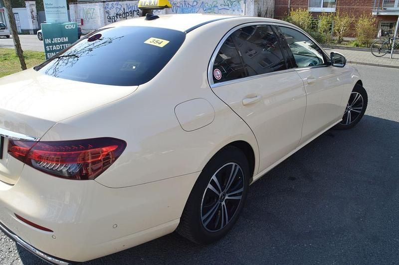 Gebraucht Mercedes E200 160 PS (117 kW) 2023 Gelb Limousine