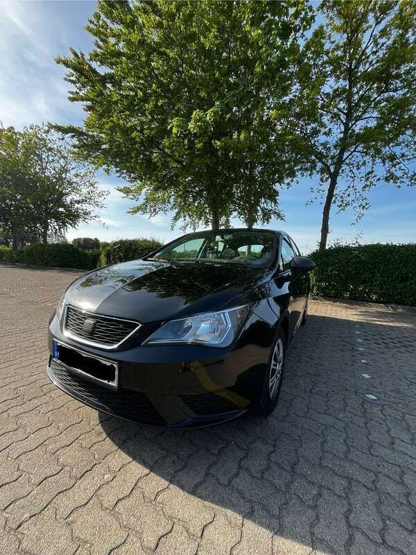 Schwarz Gebraucht 2014 Seat Ibiza Reference Limousine | 7.000 € (Etwas zu teuer) - Bild 1/4