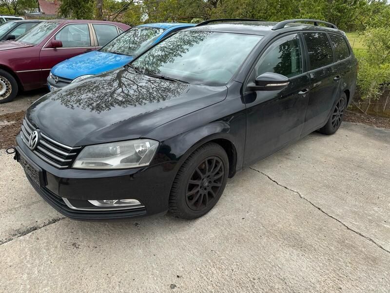 Schwarz Gebraucht 2011 VW Passat Kombi | 2.650 € (Superpreis) - Bild 1/4