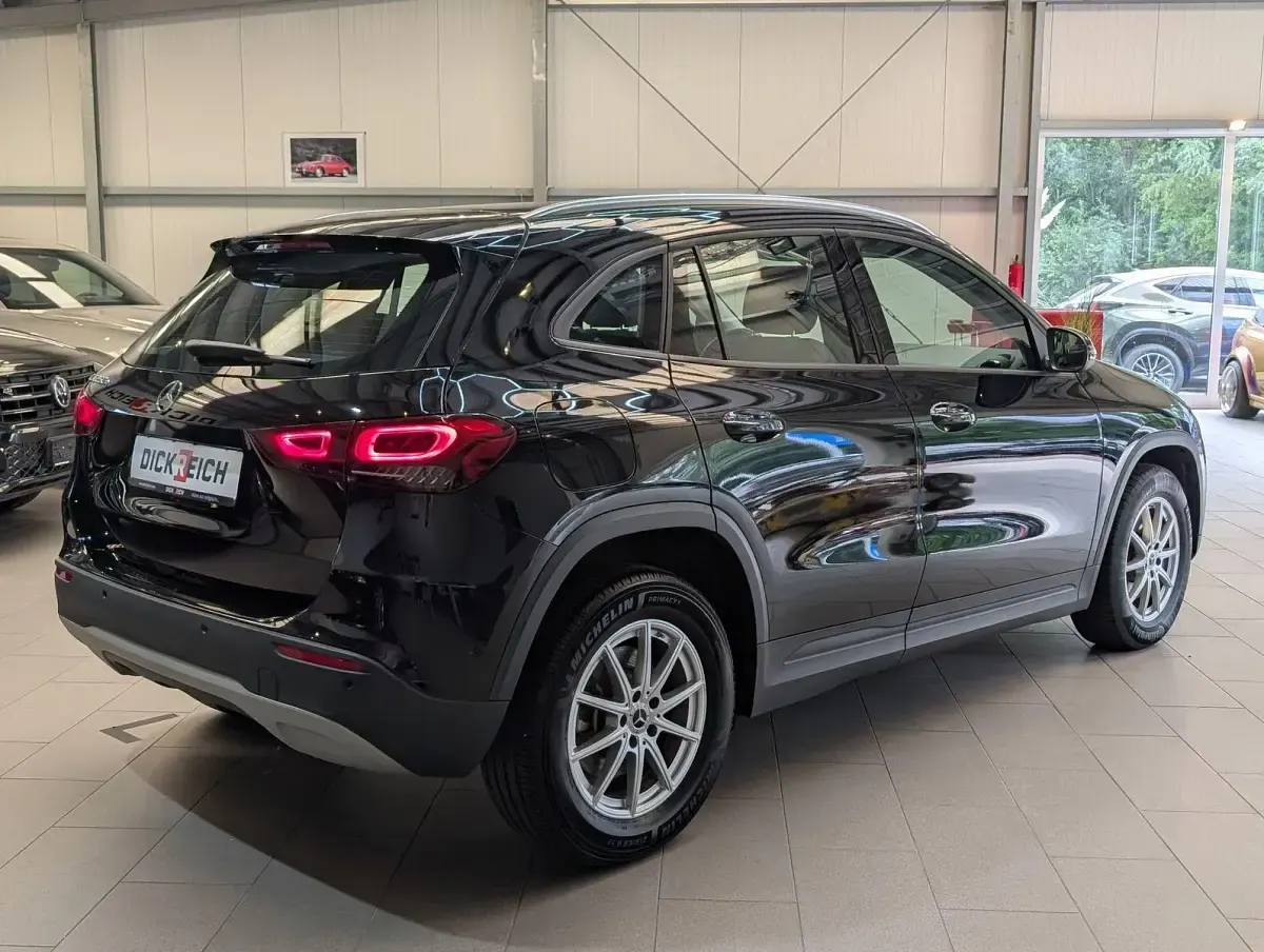 Gebraucht Mercedes GLA250 160 PS (117 kW) 2022 Schwarz SUV