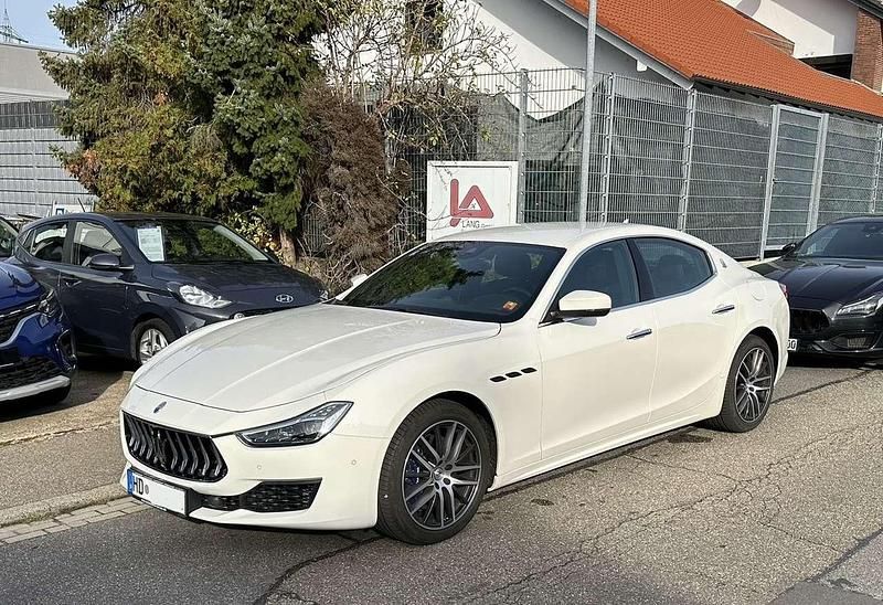 Gebraucht Maserati Ghibli 330 PS (242 kW) 2021 Weiß Limousine