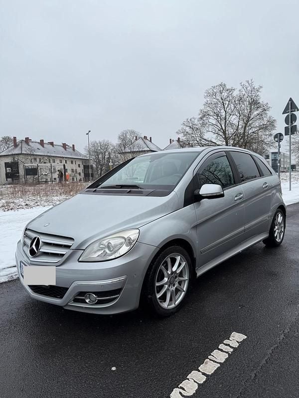 Silber Gebraucht 2010 Mercedes B200 Van / Kleinbus | 4.950 € (Guter Preis) - Bild 1/4