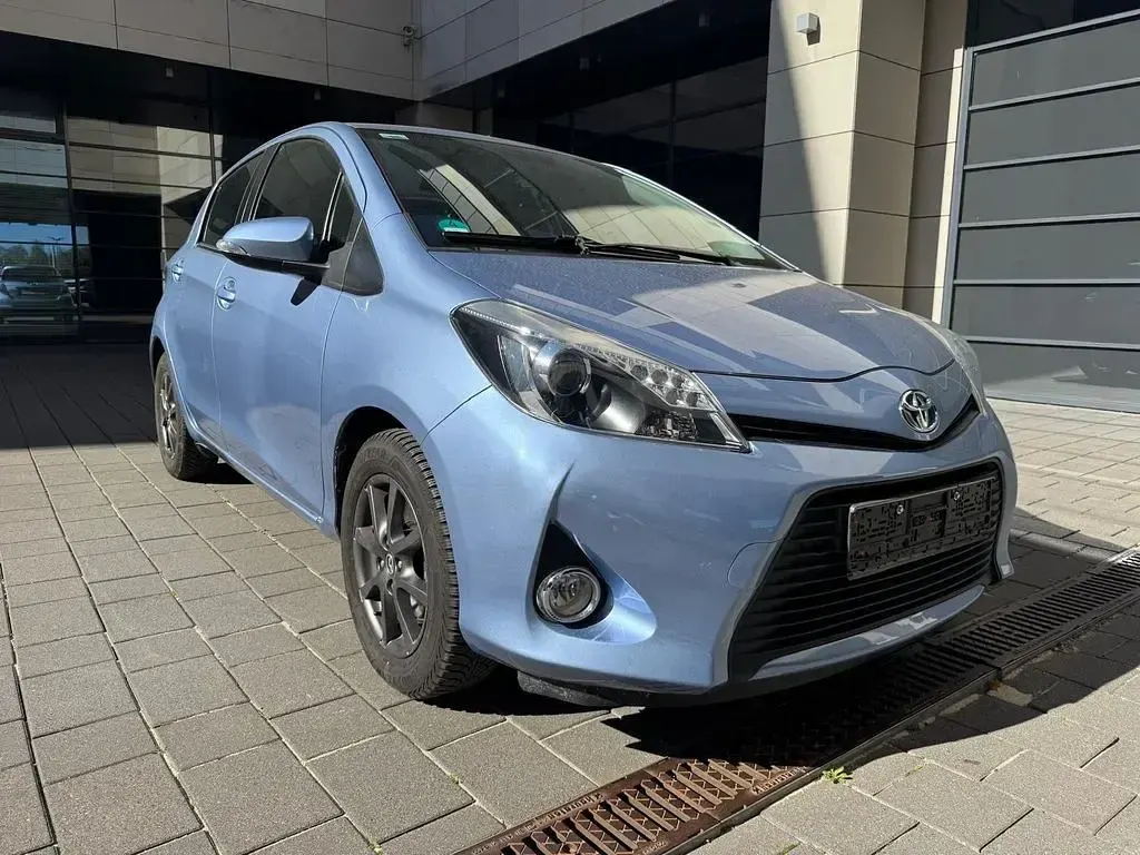 Gebraucht Toyota Yaris 101 PS (74 kW) 2013 Blau Kleinwagen