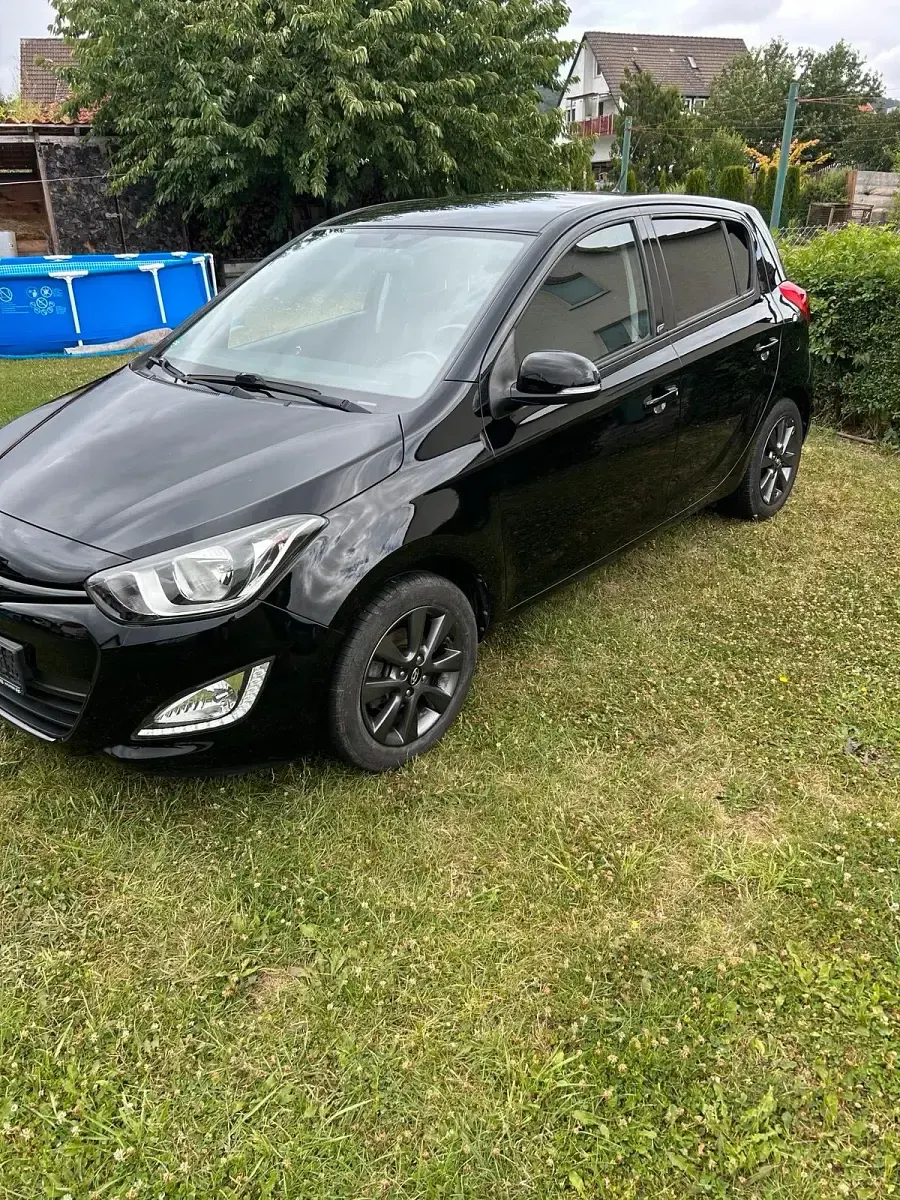 Gebraucht Hyundai i20 Edition 86 PS (63 kW) 2014 Schwarz Kleinwagen