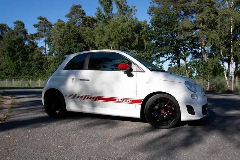 Weiß Gebraucht 2016 Abarth 595 Kleinwagen | 13.800 € (Guter Preis) - Bild 1/4