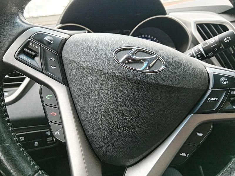 Gebraucht Hyundai Veloster Premium 140 PS (102 kW) 2011 Schwarz Kleinwagen