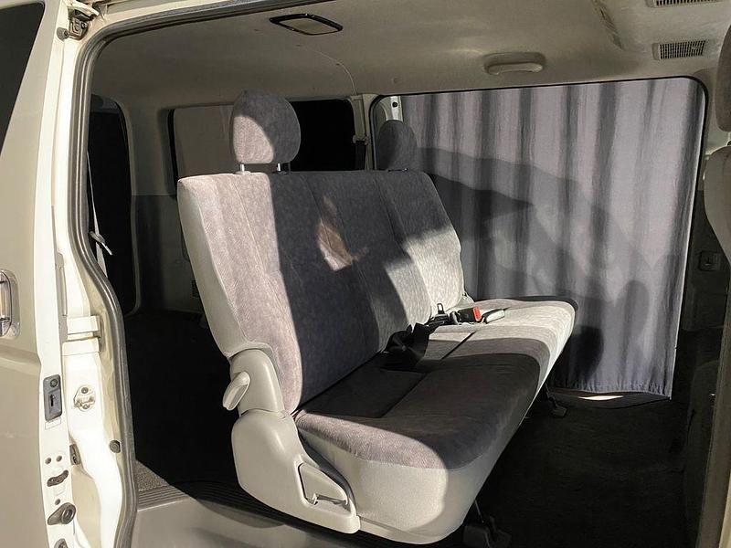 Gebraucht Toyota HiAce 109 PS (80 kW) 2004 Weiß Van / Kleinbus