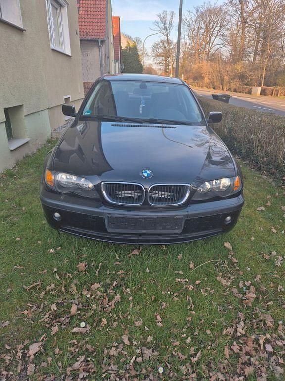Schwarz Gebraucht 2002 BMW 316 Limousine | 1.600 € (Guter Preis) - Bild 1/4