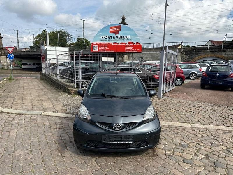 Grau Gebraucht 2007 Toyota Aygo Cool Kleinwagen | 1.990 € (Fairer Preis) - Bild 1/4